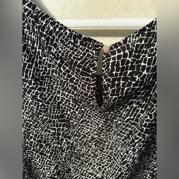 Liz Claiborne Large Black and White Sleeveless Blouse - Picture 3 of 5